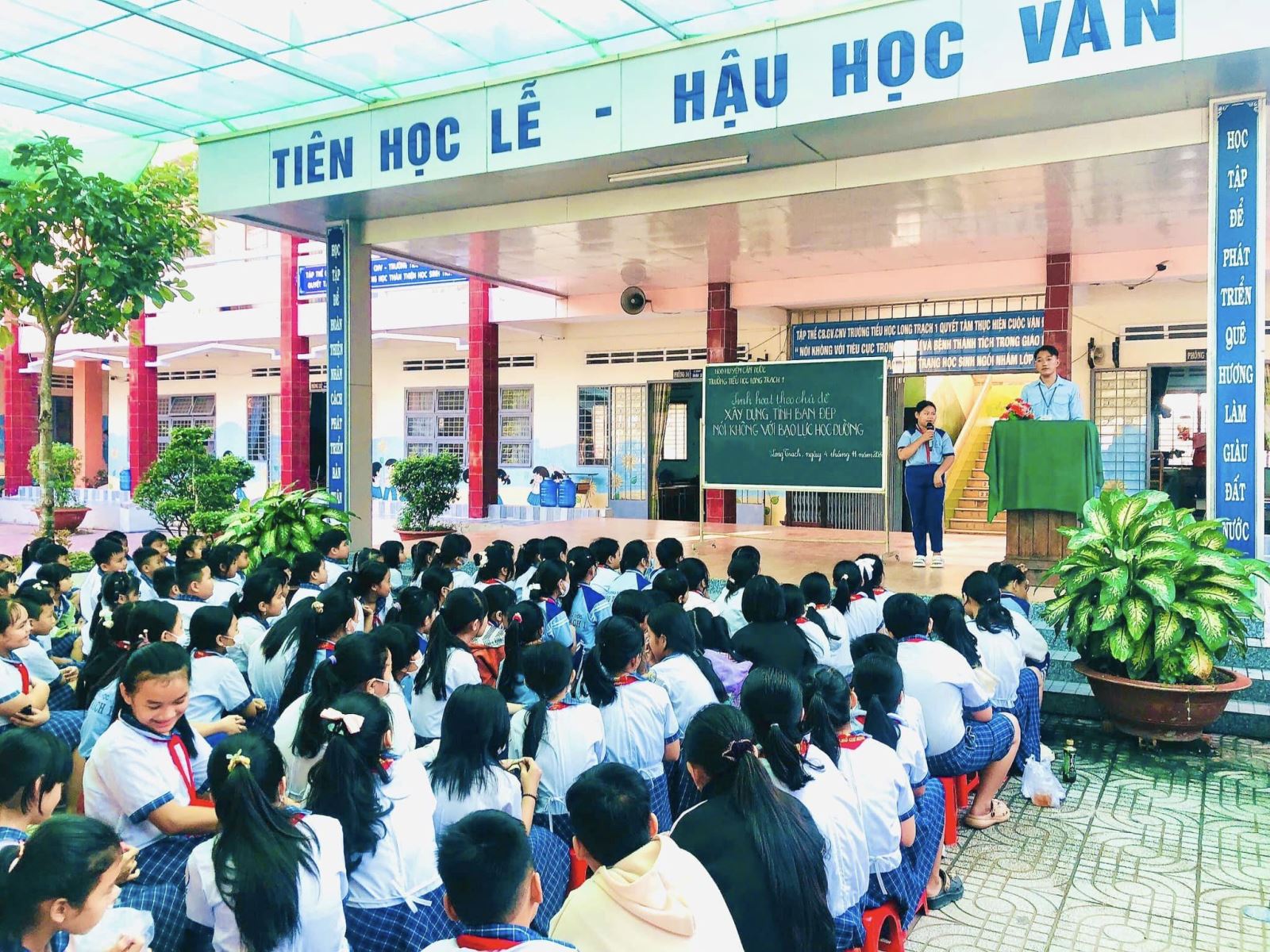 LIÊN ĐỘI TIỂU HỌC LONG TRẠCH 1  SINH HOẠT THEO CHỦ ĐỀ: “XÂY DỰNG TÌNH BẠN ĐẸP, NÓI KHÔNG VỚI BẠO LỰC HỌC ĐƯỜNG” NĂM HỌC: 2024-2025
